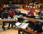 Közös koncertet ad az Amadinda Ütőegyüttes a Pannon Filharmonikusokkal Pécsen